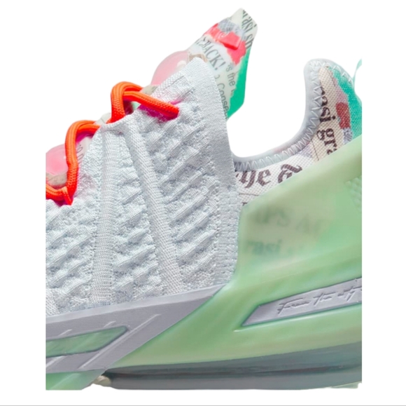 BNIB Nike LeBron XVII - Picture 2 of 8